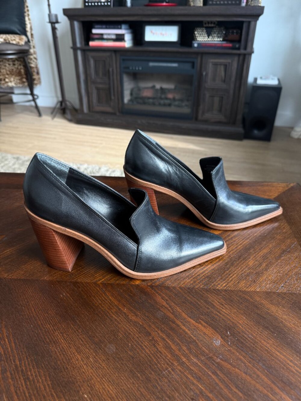 VINCE CAMUTO Wevenly Black Leather High Vamp Pointed Toe Loafer Heel | 9M | NEW - Picture 4 of 9